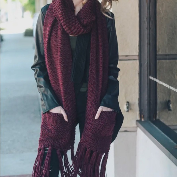 Chunky Oversized Two Pocket Scarf - Picture 3 of 12